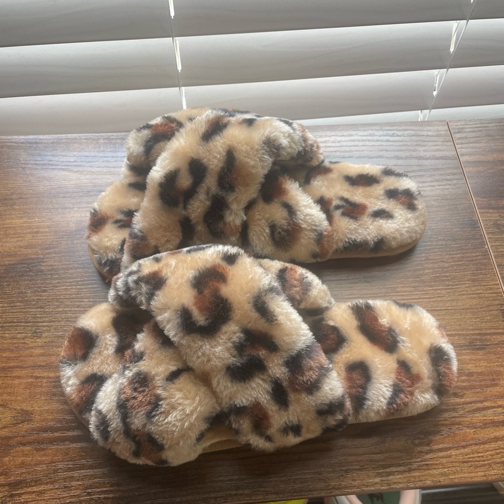 Leopard Print Faux Fur Slippers